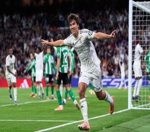 超級(jí)世界波！貢薩洛雙響炮，皇馬生涯首次，姆巴佩激動(dòng)鼓掌