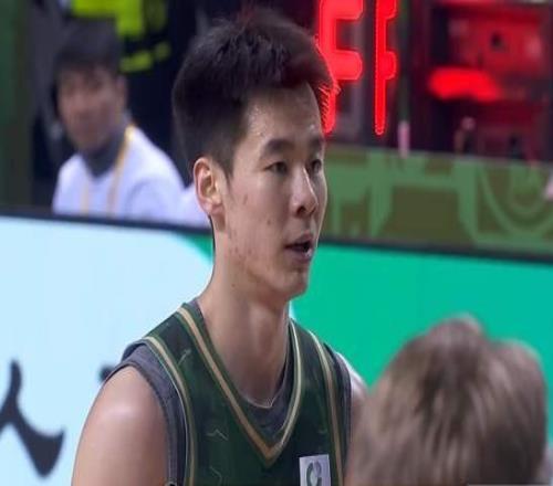 強勢逆轉(zhuǎn)！山東斬獲3連勝，高詩巖準(zhǔn)3雙夠爺們，郭昊文空砍31+11