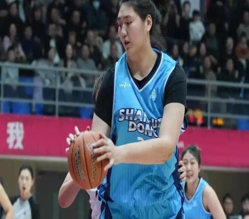 女姚明首秀砍15+6，2米26張子宇暴露2大問題，主教練犀利指出不足