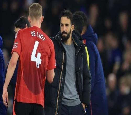 還在發(fā)力德利赫特一個(gè)賽季換一次教練的“魔咒”仍在繼續(xù)