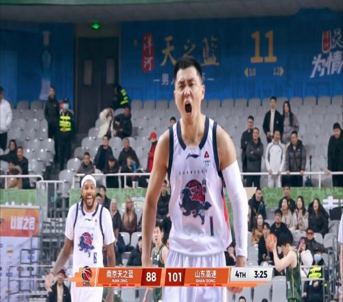 4人罰下、邱彪摔衣暴怒！裁判惹惱山東：高詩巖霸氣1戰(zhàn)強者歸來！