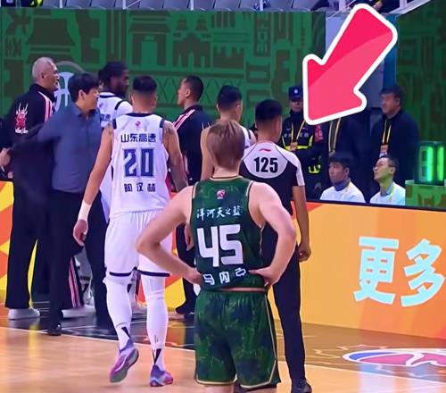 一個回3個T！2人被直接驅逐出場CBA名記：判罰匪夷所思