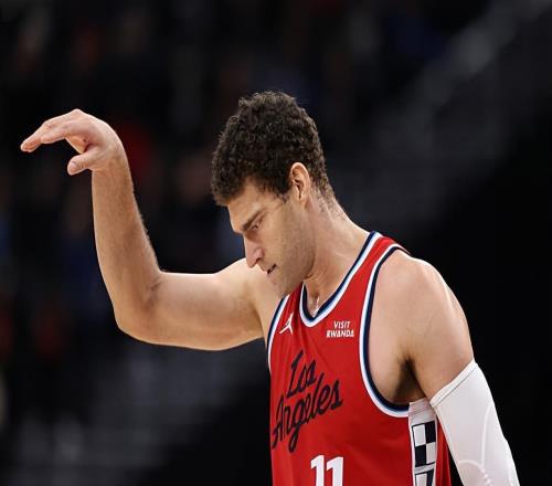 明明狀態(tài)已經(jīng)下滑了，快船卻還要堅持讓內(nèi)線老將留在先發(fā)陣容中