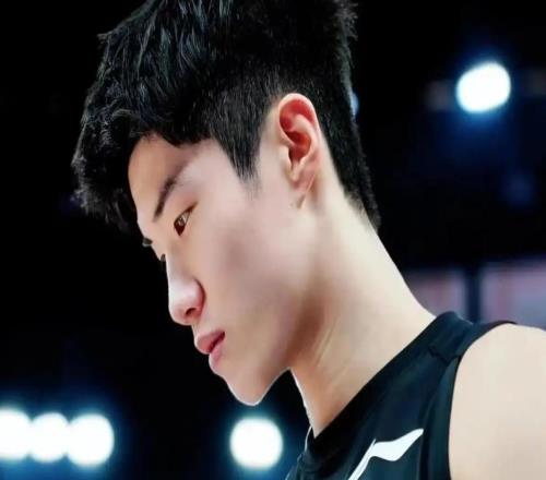 上海挖掘最佳陣容！偰李永煒頂替袁堂文獲奇效，攻守兼?zhèn)湫Ч黠@