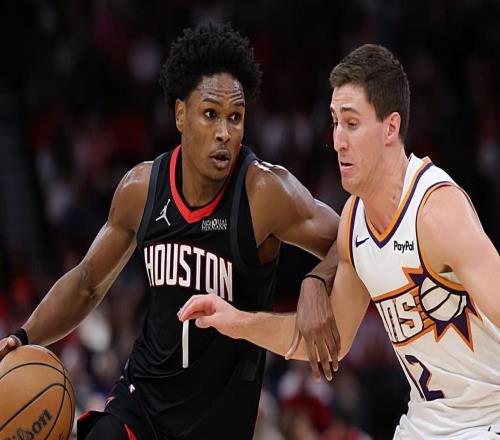 事实不断证明着一点，火箭让阿门担任球队的控卫就是错误的选择