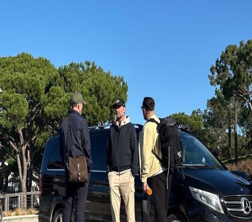 圖片報(bào)：克洛普到訪萊比錫訓(xùn)練營(yíng)，并和卡爾特弗萊特父親交談