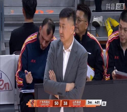 广东憾输1分揪出最大祸首，明知此人平庸却偏要用，杜锋错中加错