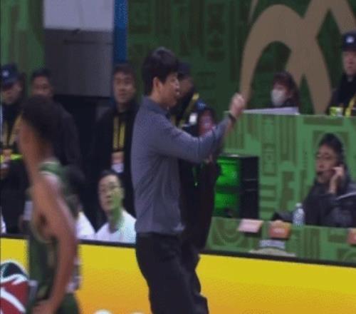 CBA罚单：邱彪失当行为停赛2场+罚款6万翻译薛飞罚款2万