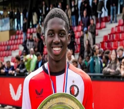 荷媒：拜仁與萊比錫對(duì)費(fèi)耶諾德14歲小將亞當(dāng)表現(xiàn)出濃厚興趣