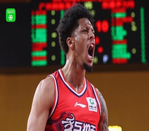 广州7976险胜新疆取3连胜，威金顿22分13助，刘颜诚15分