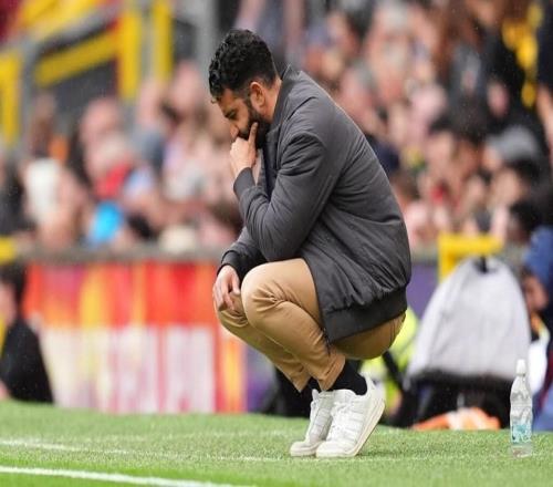 下课后首次露面！阿莫林笑容灿烂，双手插兜，离开曼联彻底解脱