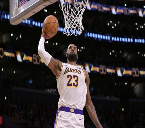 被批評(píng)后，詹姆斯和湖人隊(duì)在對(duì)陣灰熊隊(duì)時(shí)做出“180度大轉(zhuǎn)變”