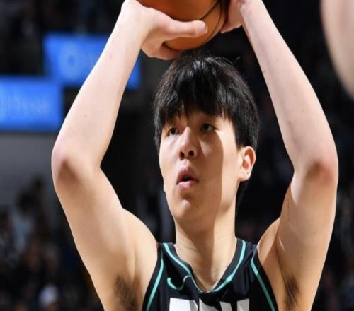 16中15，罚球命中率超库里杜兰特！杨瀚森做到了，中国约基奇真棒