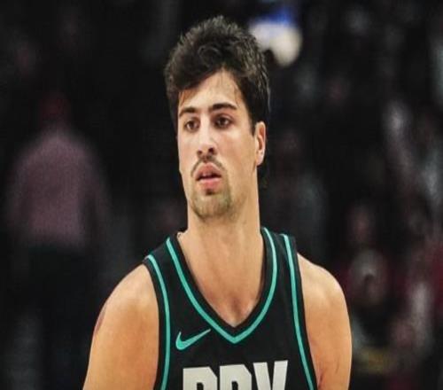 阿夫迪亚出战28分47秒砍33分8板9助，队史单场30+5+5用时第二少