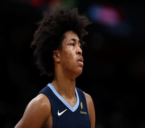 可惜受到了犯規(guī)的影響，否則灰熊側(cè)翼新星會(huì)給湖人制造更大的麻煩