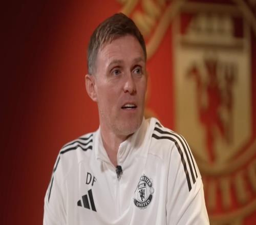 弗莱彻：还没看前队友在群里的聊天，我可能会暂时远离那个群