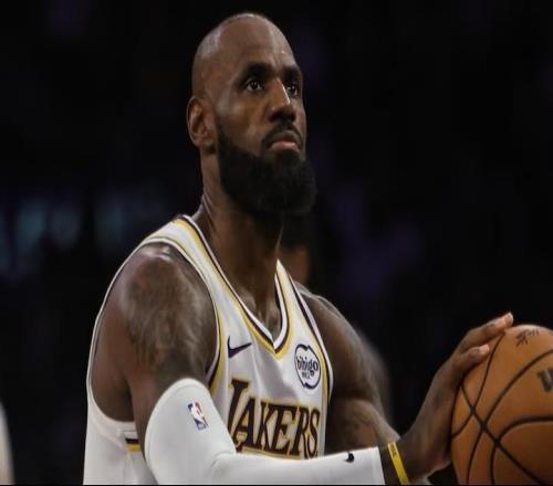 記者：湖人會視情況安排詹姆斯打背靠背，本賽季他尚未打過背靠背