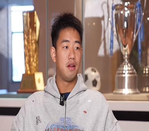 鲍亚雄：不担心球迷拿我和马镇对比，我们俩水平差不多五五开