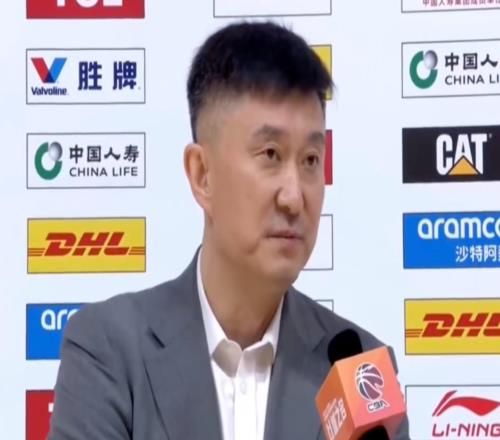 杜鋒：現(xiàn)在每場(chǎng)比賽都很難打，年輕球員在輪轉(zhuǎn)中還是愛出問題