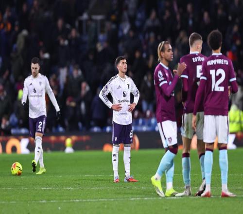 曼聯(lián)22倒數(shù)第2！3連平跌英超第7新帥無緣開門紅8500萬新援雙響