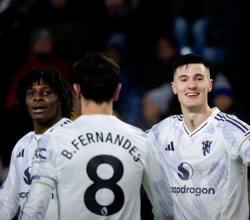 22！B費復出助攻謝什科破3個月球荒+雙響難救主曼聯(lián)爆冷3連平