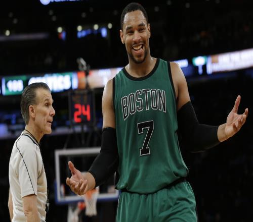 奎塔拿到20籃板，上一位做到的綠軍球員是現(xiàn)廣東外援薩林杰