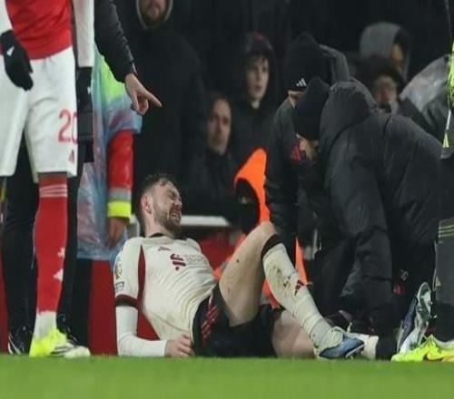 傷勢不容樂觀，跟隊：布拉德利賽后拄拐戴護膝離開球場