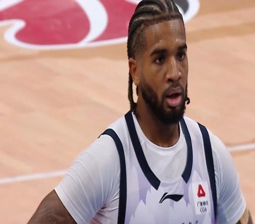 太硬了！山東男籃絕殺北京，珀賽爾隔扣周琦又絕殺，新星也發(fā)威