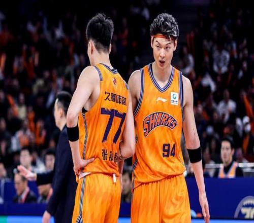CBA排名大變天！上海逆襲沖上第一，首鋼再遭打擊，黑馬殺出重圍