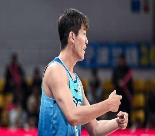 坑爹啊！11中1+6失誤，在場球隊(duì)輸21分，網(wǎng)友沒人喊進(jìn)國家隊(duì)了