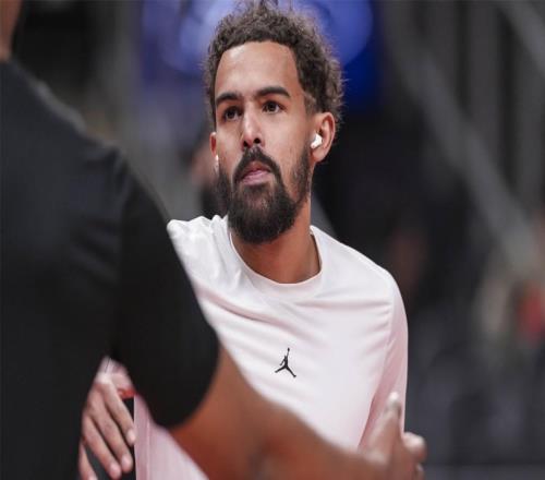 交易正式完成后，奇才队特雷杨展示了他将来会穿着的新球衣