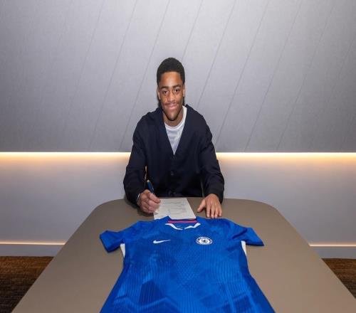 官方：17歲邊鋒麥奎因與切爾西簽下首份職業(yè)合同