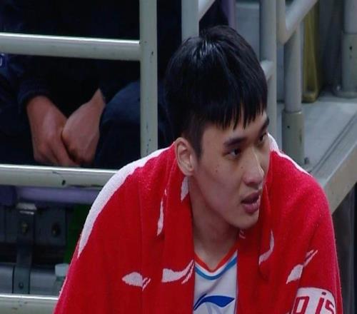 缺誰誰尷尬邱彪停賽2場，高詩巖傷缺，山東5連勝，還絕殺北京隊