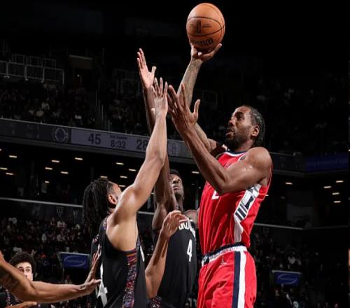 萊昂納德連續(xù)19戰(zhàn)20+分本季場均28分生涯新高兩大數(shù)據(jù)聯(lián)盟第一