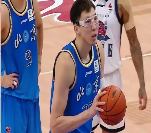 瘋狂一夜！廣東30分大勝遼籃，北京爆冷慘遭兩連敗，山西潰敗上海