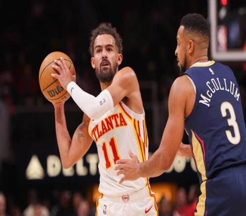 奇才隊特雷楊在展示新球衣時，受到CJ麥科勒姆等人的熱烈祝賀