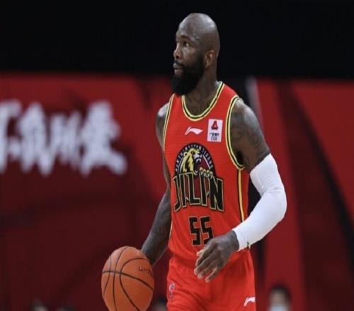 暗指北控瓊斯吐槽：這比賽也太難看了，這些球員都是誰找的