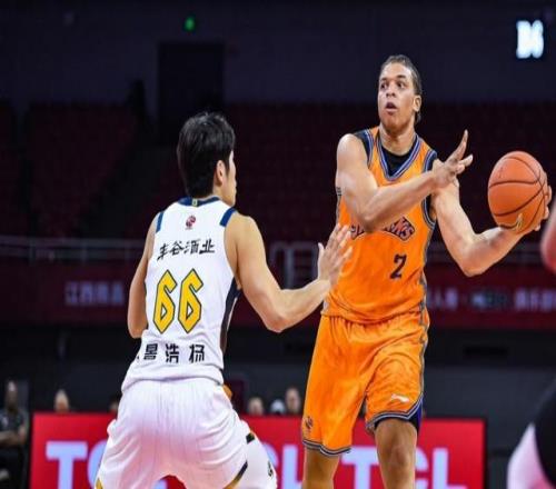 上海男籃VS深圳！盧偉沖擊10連勝，張鎮(zhèn)麟對(duì)位賀希寧，央視直播