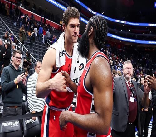 又一次打出了灾难级表现，但快船对于内线老将依然是充满了信心