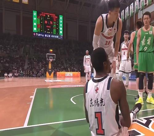 打爆曾凡博+碾壓北京！廣東“冠軍鋒線”打成大腿，杜鋒賭對(duì)了！