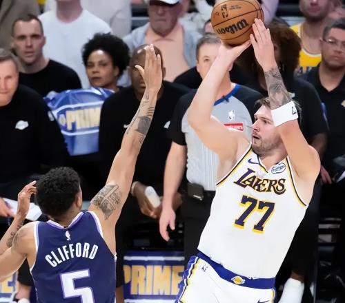 NBA常規(guī)賽明天1月13日賽程：湖人PK國(guó)王，快船PK黃蜂