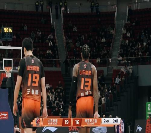 于德豪驚艷5記3分！山東豪取6連勝，邱彪深陷爭(zhēng)議：憑啥無(wú)視新星