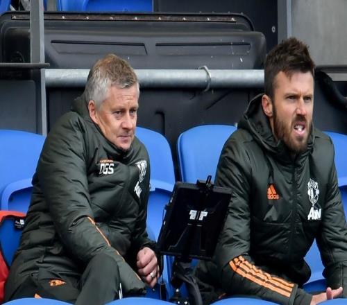 記者：曼聯(lián)高層有些人支持索帥二進(jìn)宮，但有人認(rèn)為是倒退