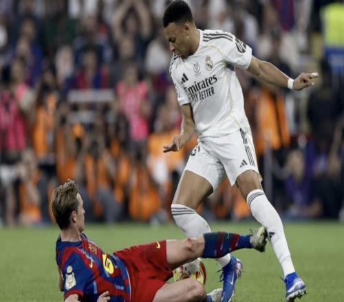 在西超杯決賽最后階段被罰下，國王杯18決賽中德容將被停賽