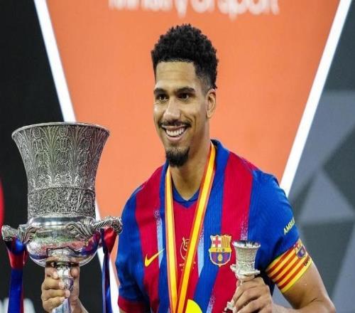 世體：阿勞霍曾在西超杯決賽前發(fā)表演講，以隊長身份鼓舞全隊