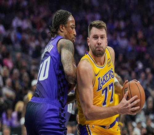 42分7板8助4斷，東契奇紀(jì)錄夜空砍！湖人3連敗兩大短板已擺在明面