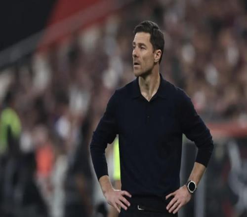 TA：阿隆索短期內(nèi)會(huì)留在馬德里陪家人，他對(duì)未來(lái)機(jī)會(huì)態(tài)度樂(lè)觀