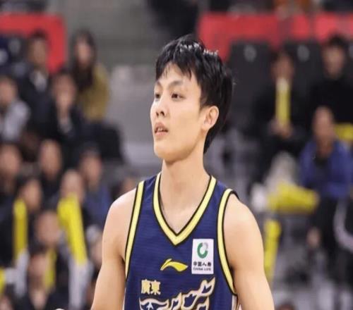 廣東首節(jié)險(xiǎn)勝同曦！胡明軒回暖，三外全部打鐵，同曦命中率也糟糕