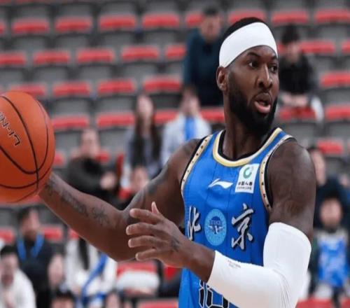 只贏江蘇4分！許利民用人+戰(zhàn)術(shù)引眾怒，斯佩爾曼受傷后周琦累垮！