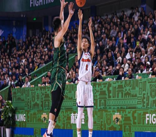 CBA瘋狂一夜！深圳寧波再爆大冷，賀希寧一戰(zhàn)封神，廣東反超上海